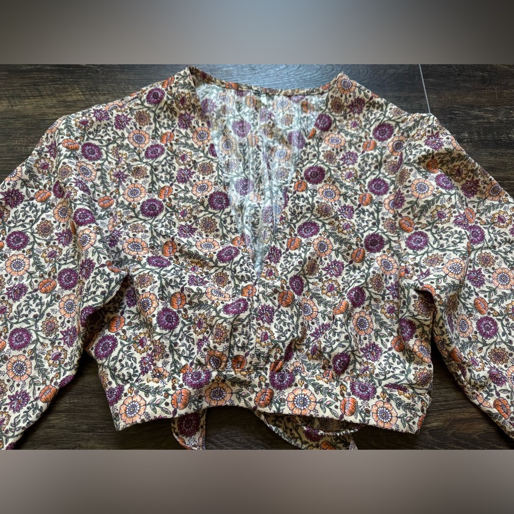 GIMMICKS Floral Wrap Top - Picture 6 of 12